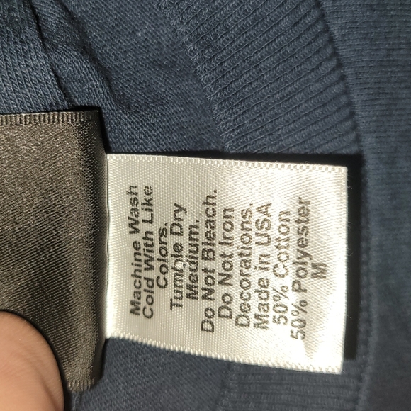 Made in USA. Mount Rushmore. Prairie Mountain T shirt. Size Medium - Picture 4 of 5